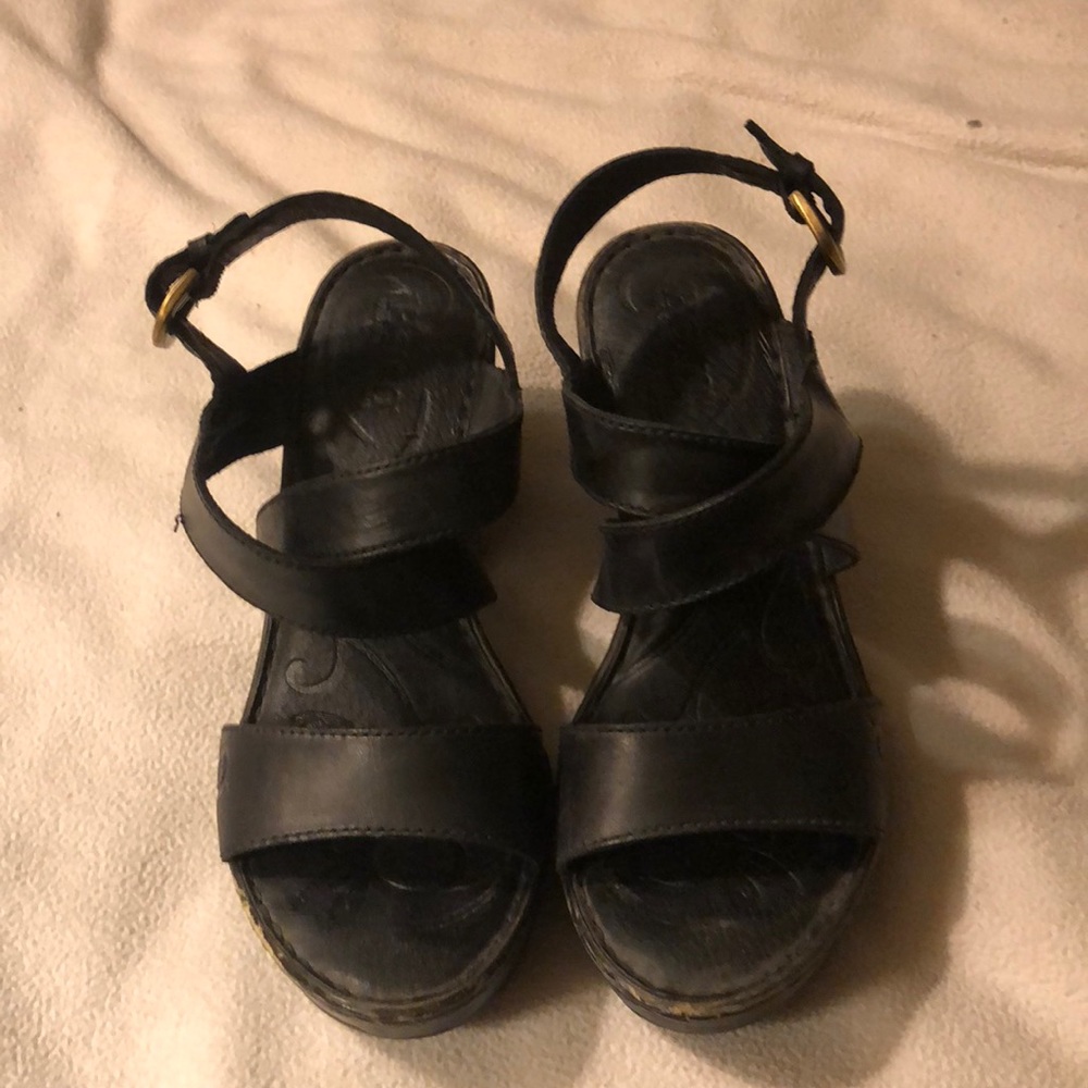 Born sandals